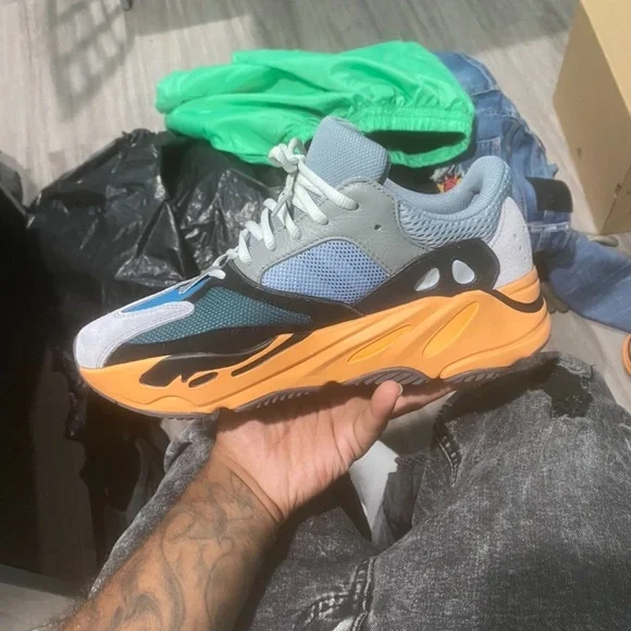 Yeezy boost 700 - Picture 4 of 5